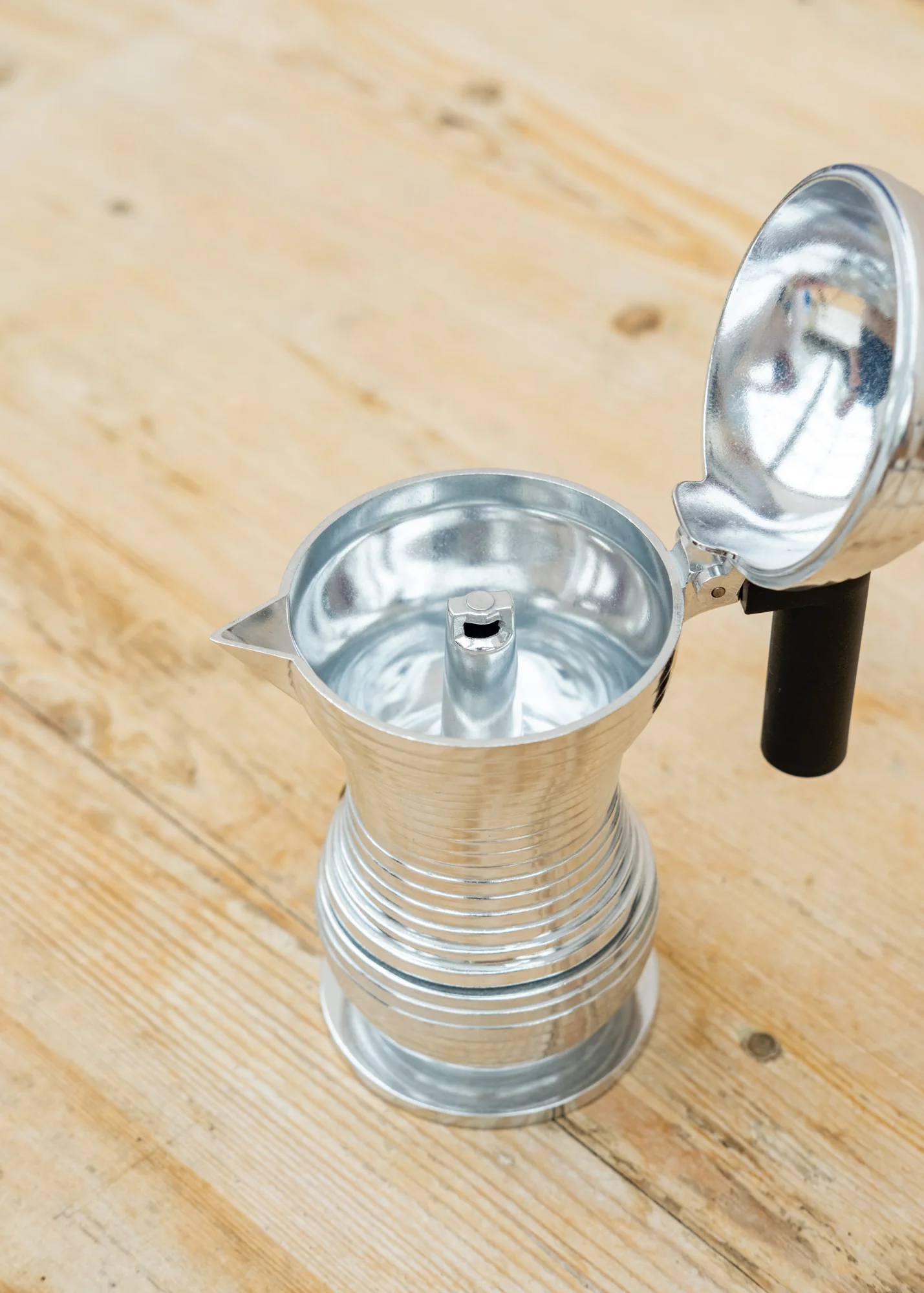 Pulcina 1-Cup Aluminium Espresso Maker in Black - Image 3