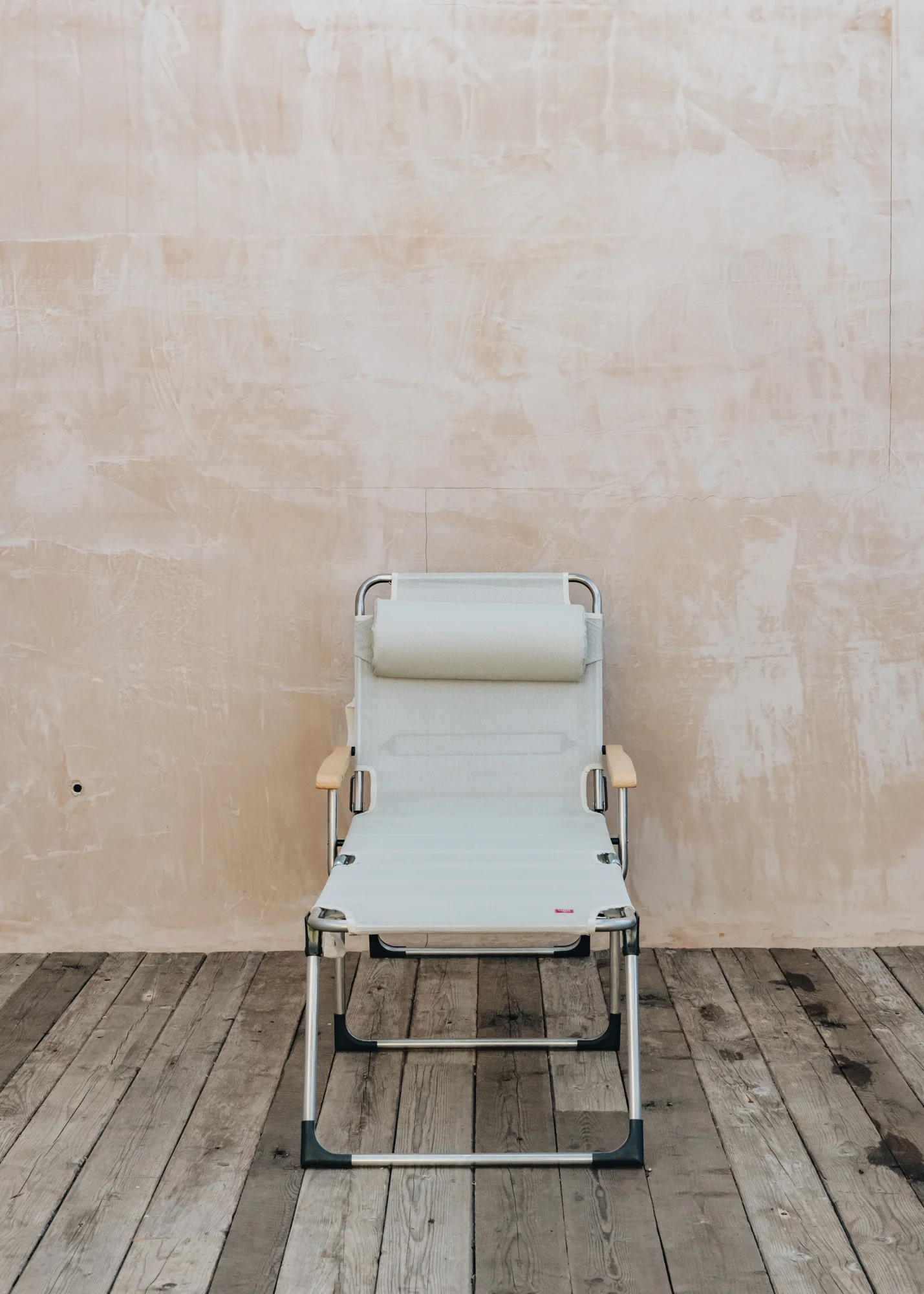 Amigo Sun Lounger in White and Beige - Image 2