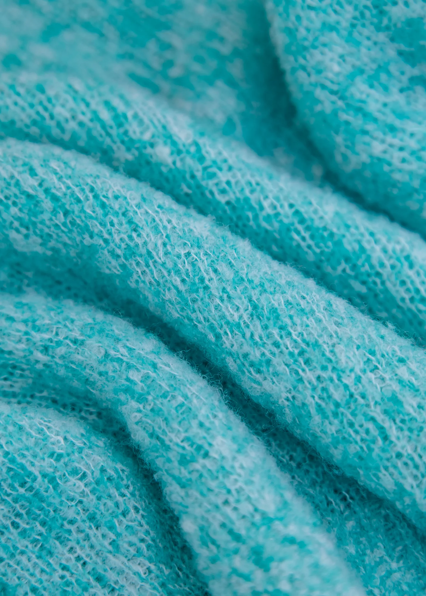 Nuggy Pullover in Turquoise Fluo Chine - Image 3