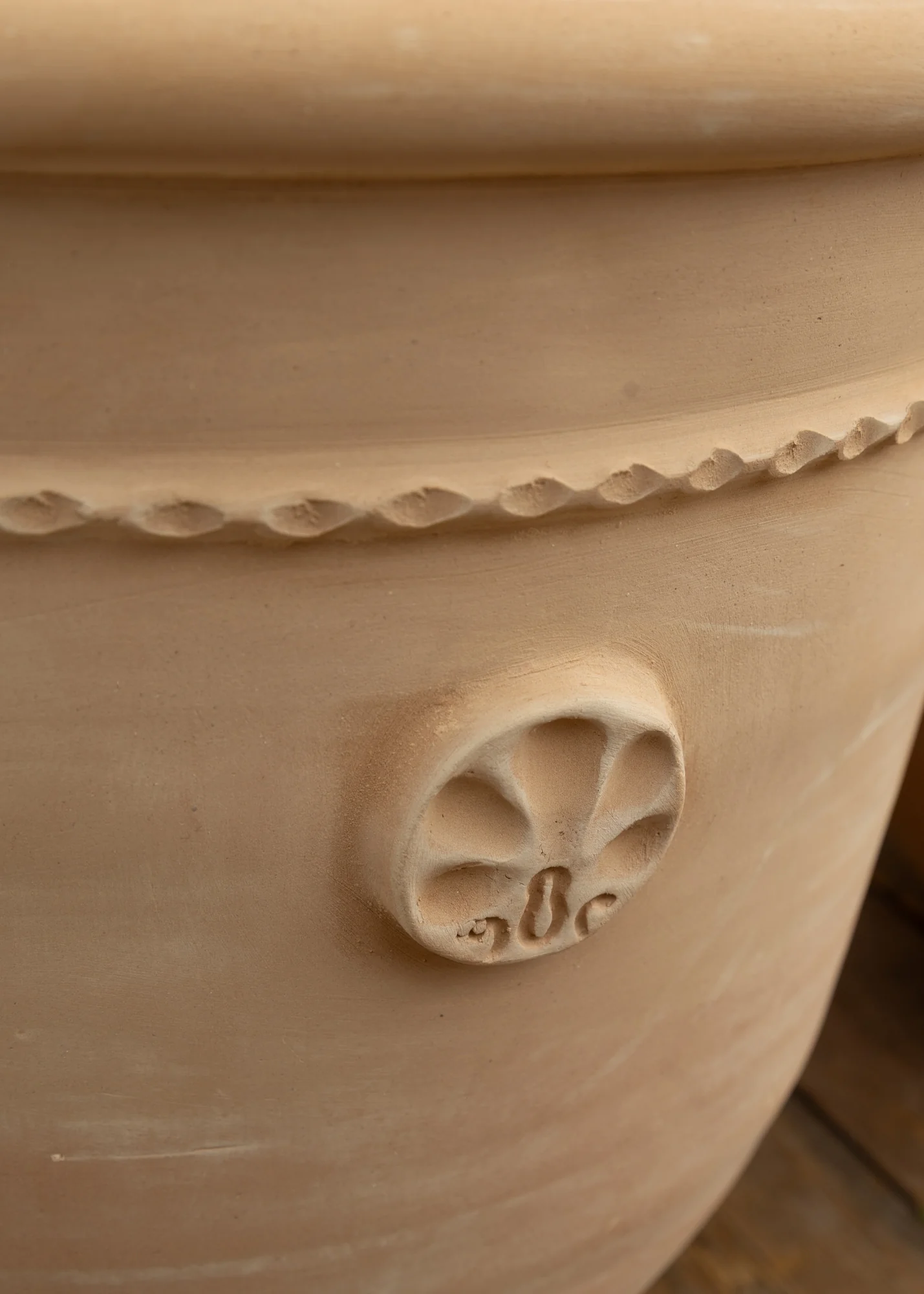Medium Coquille Pot - Image 2