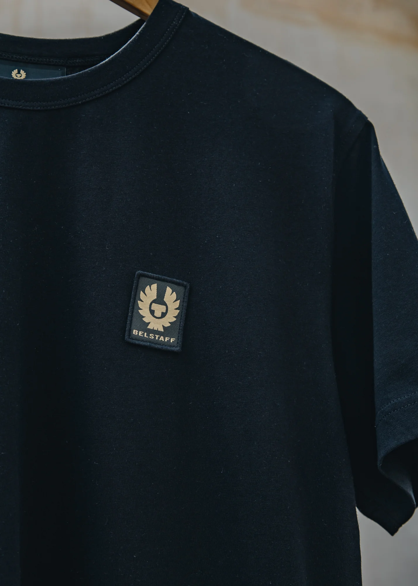 T-Shirt in Black - Image 3