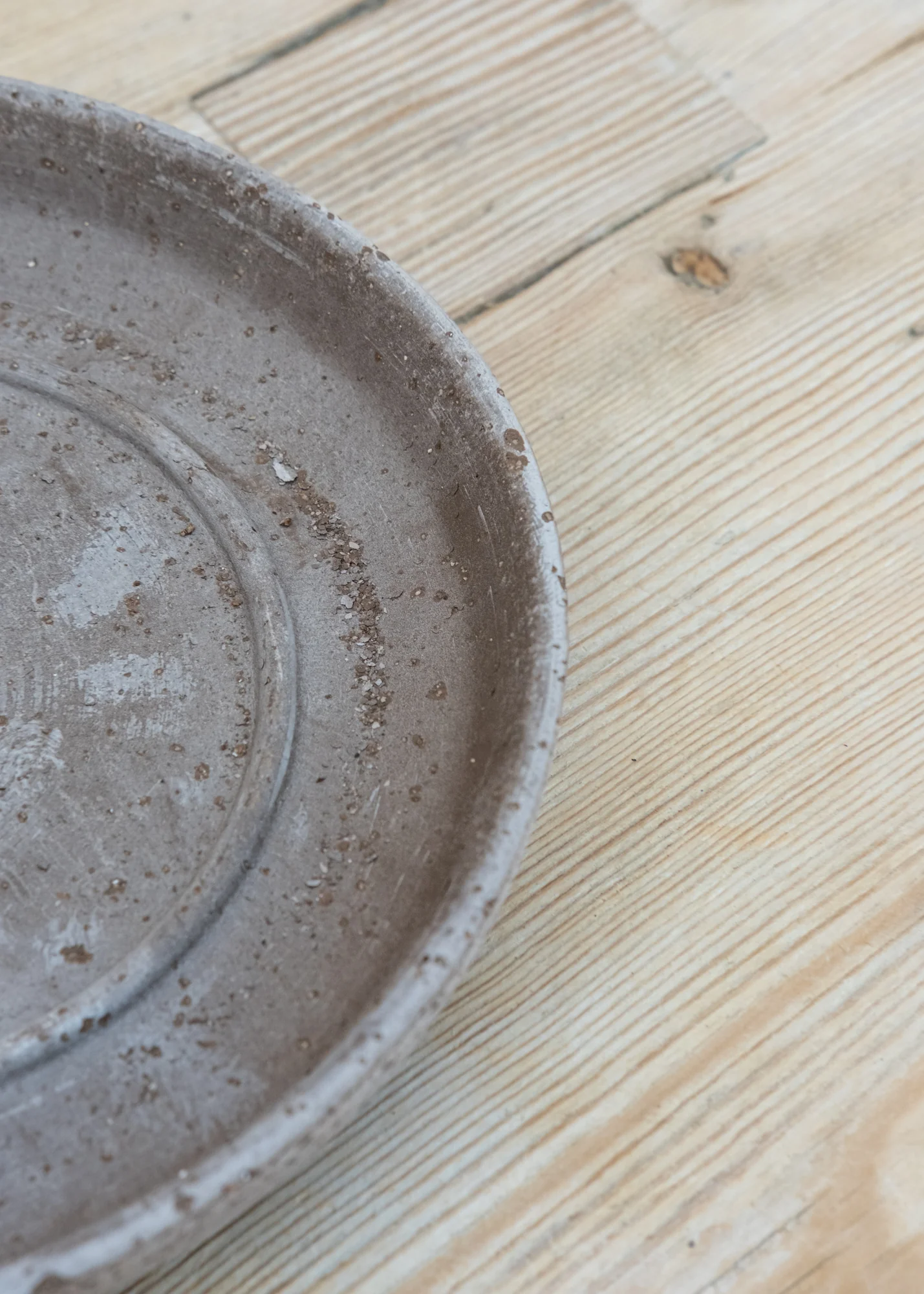 Delphi Grey Pot and Saucer Set, 20cm - Image 3