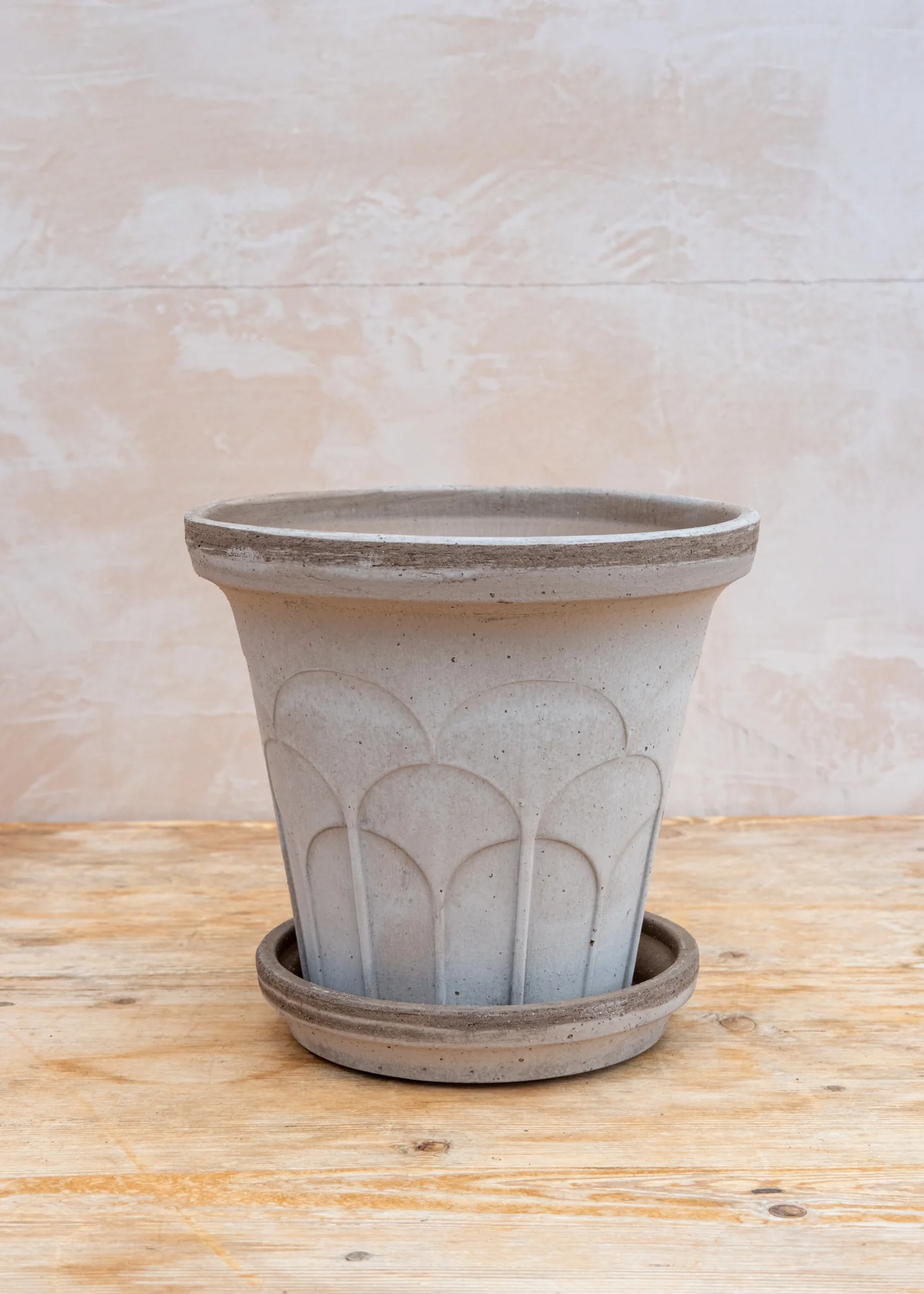 Fleur Grey Pot and Saucer Set, 21cm