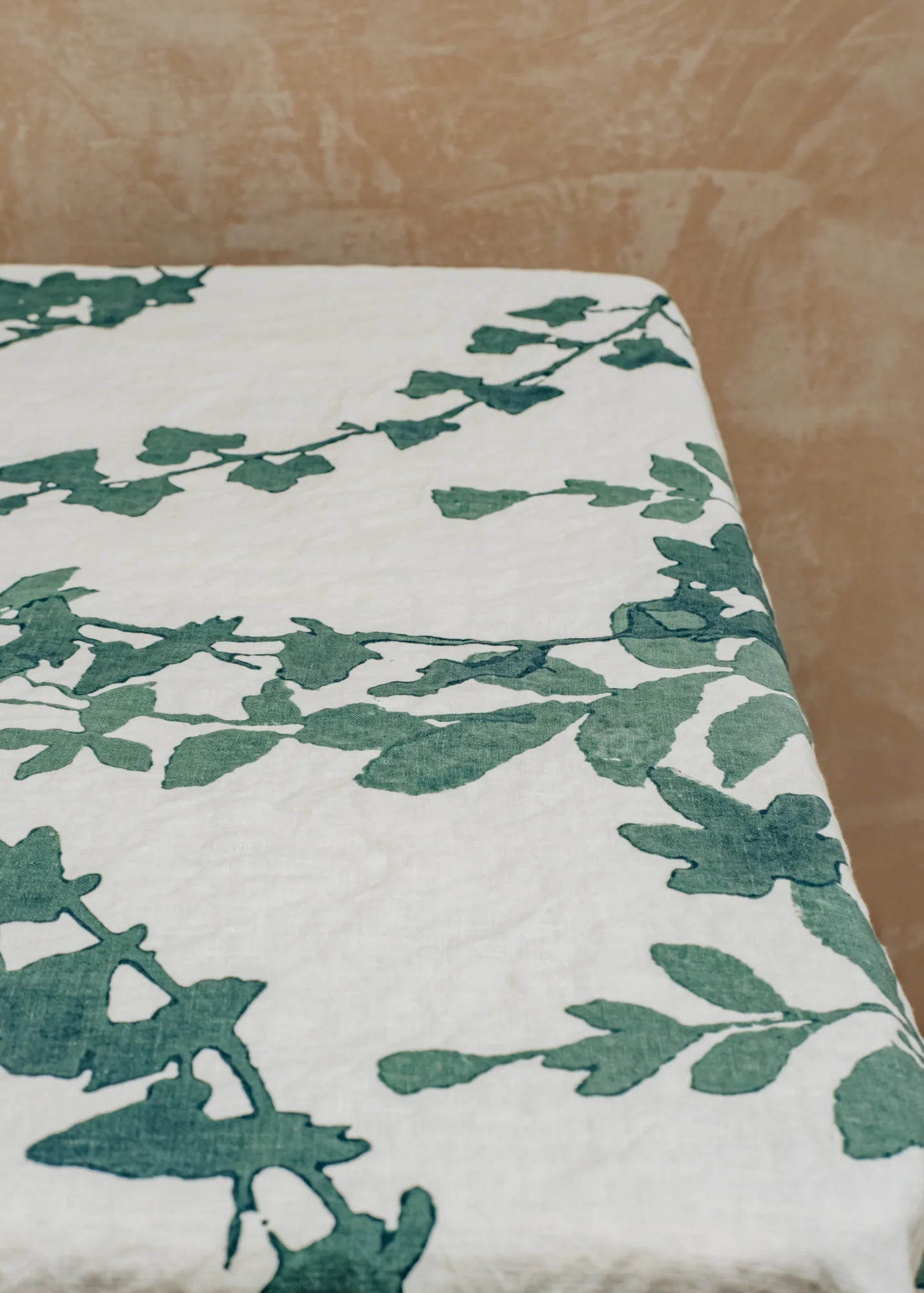 Tablecloth in Garden Green, 145x250cm - Image 2