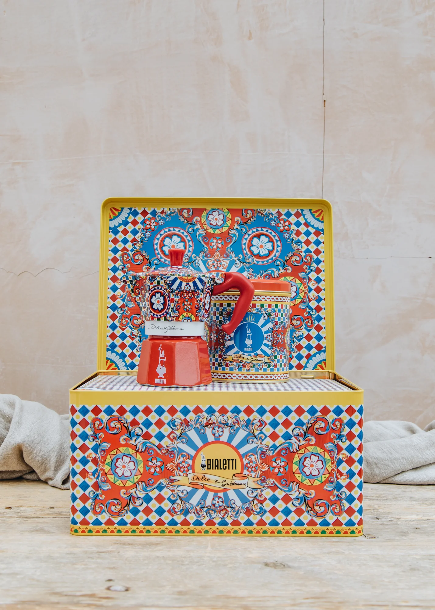 Dolce and Gabbana Sicilian Cart Moka Red Gift Set - Image 2