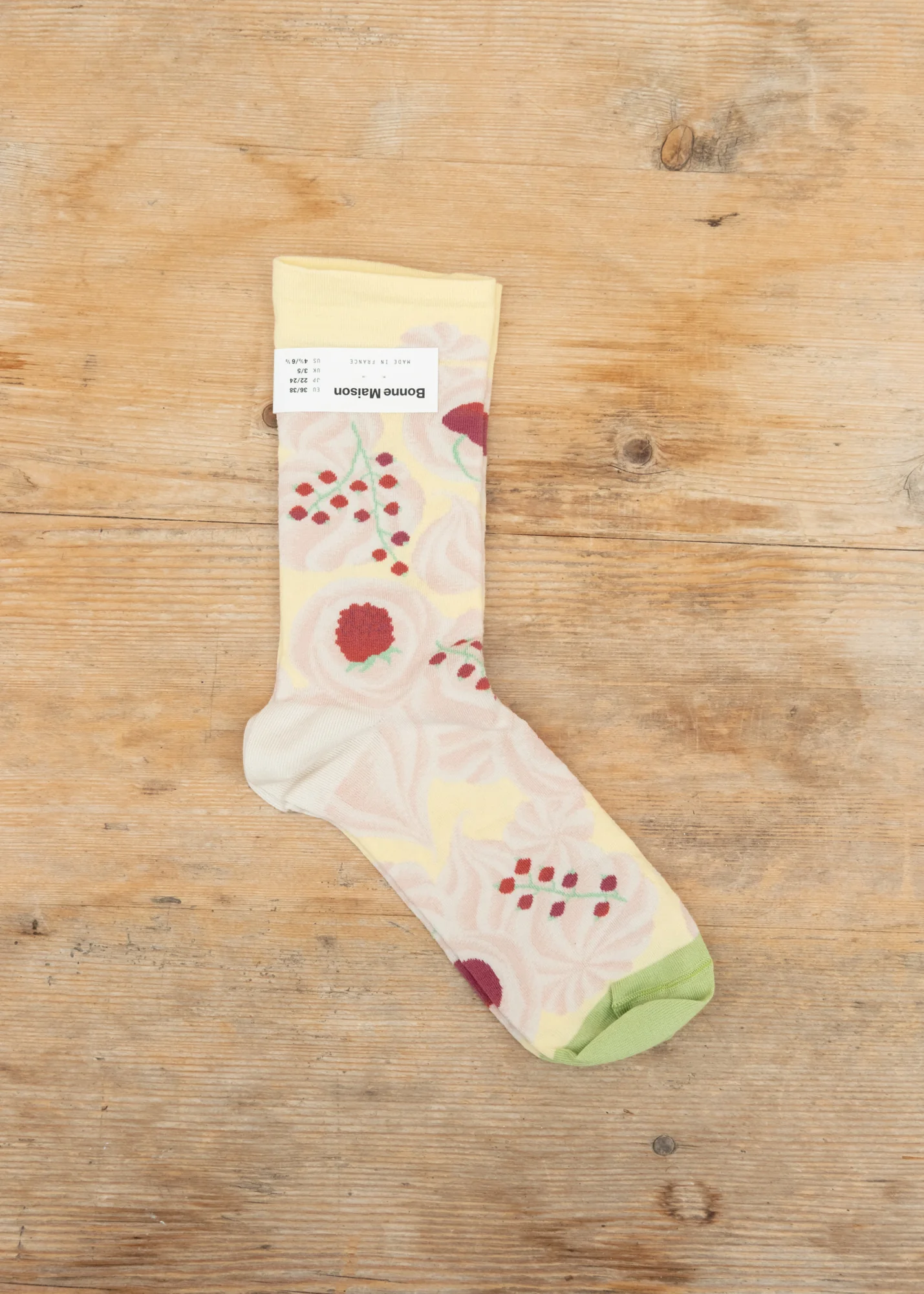 Pavlova Socks in Pale Yellow