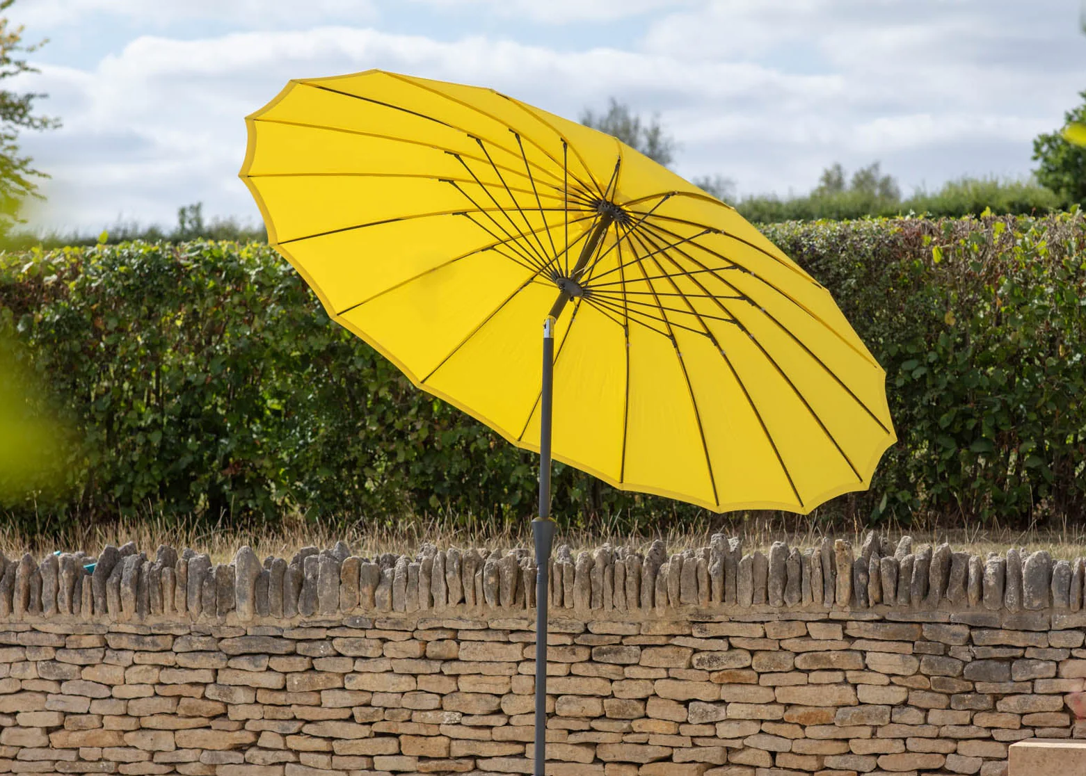 Shanghai Aluminium Centre Pole Tilt Parasol in Lemon, 2.7m - Image 2