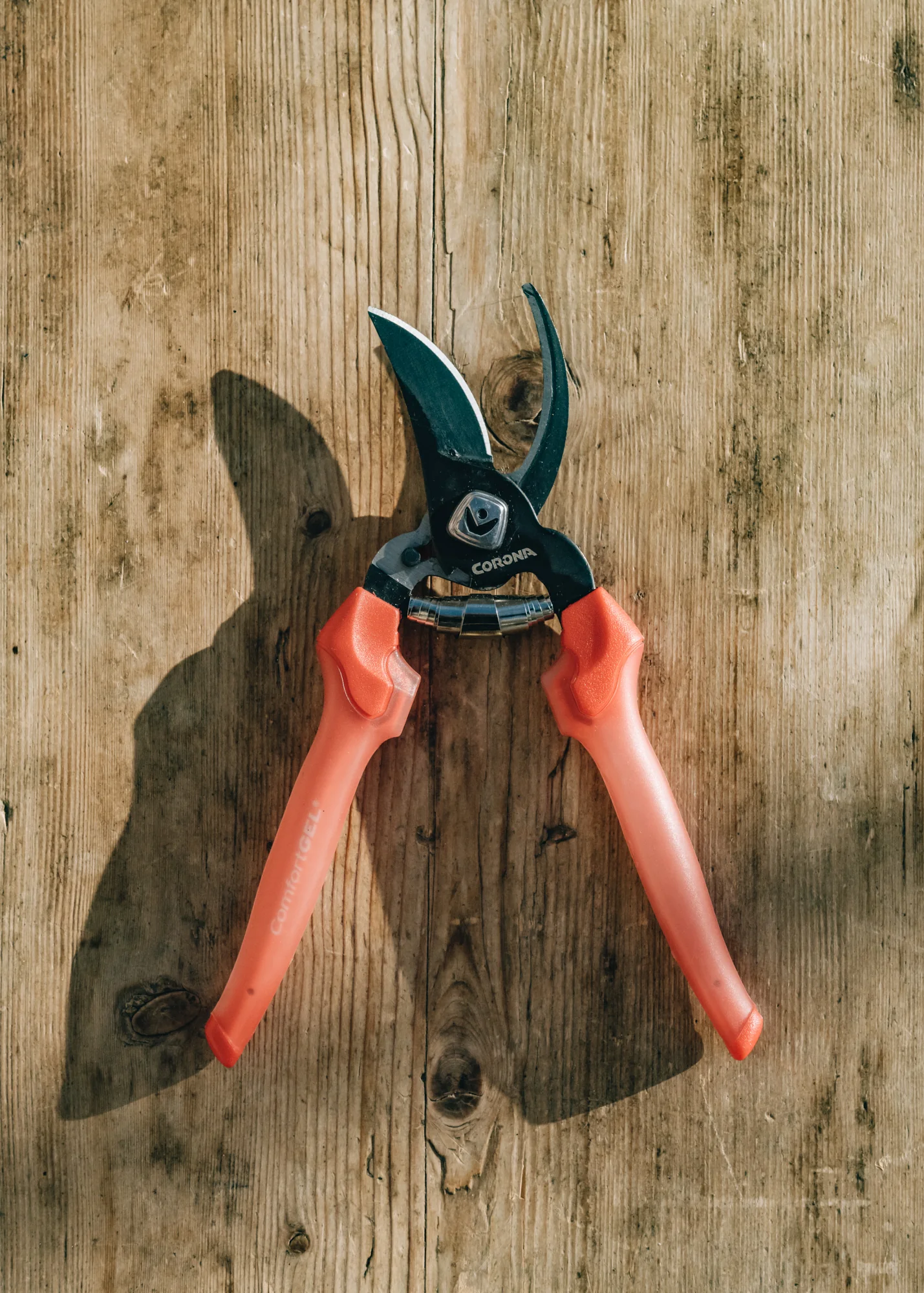 Bypass Action Secateurs with Gel Grip Handle - Image 2