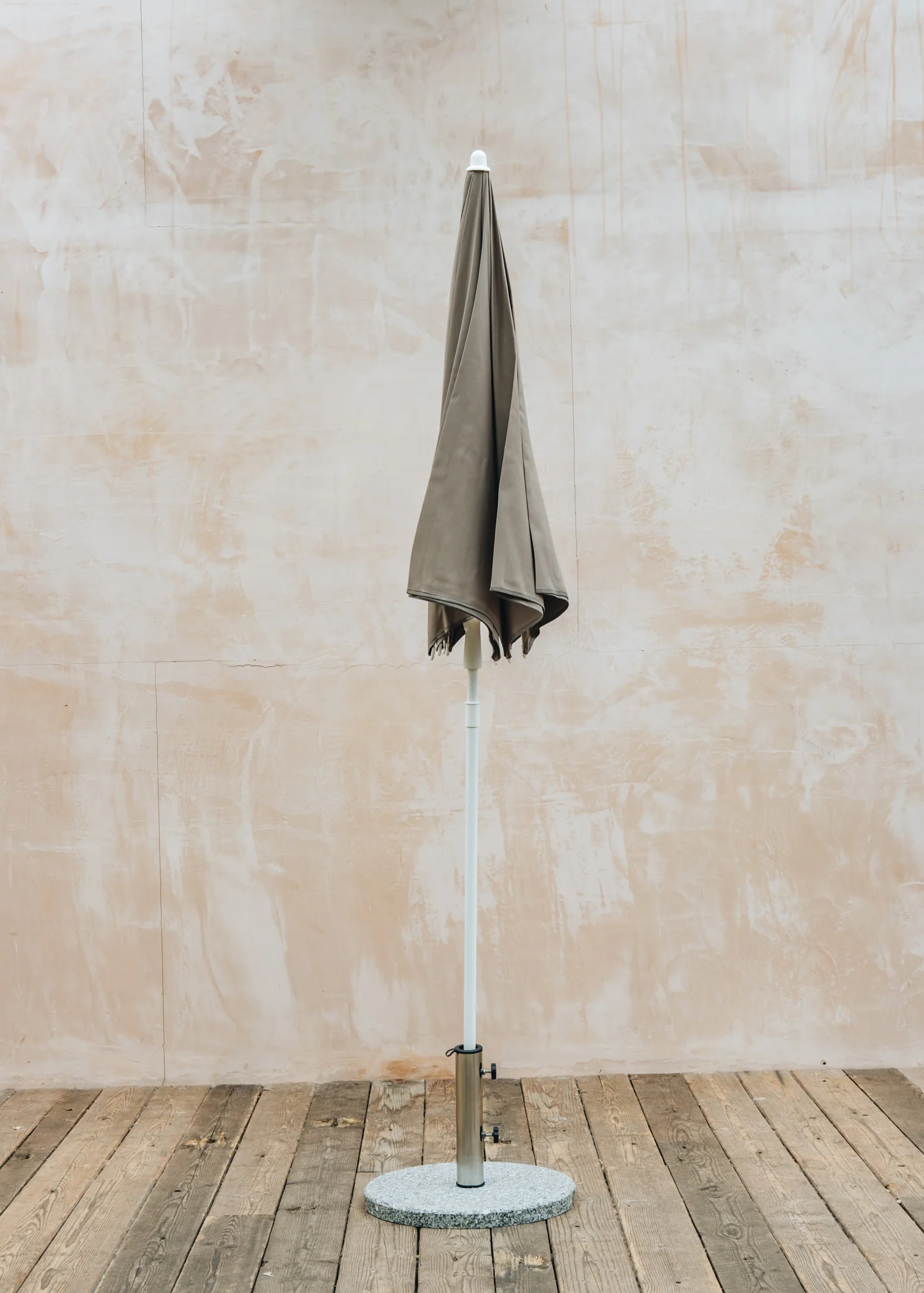 Elios Round Beach/Garden Centre Pole Parasol in Taupe, 200cm - Image 2