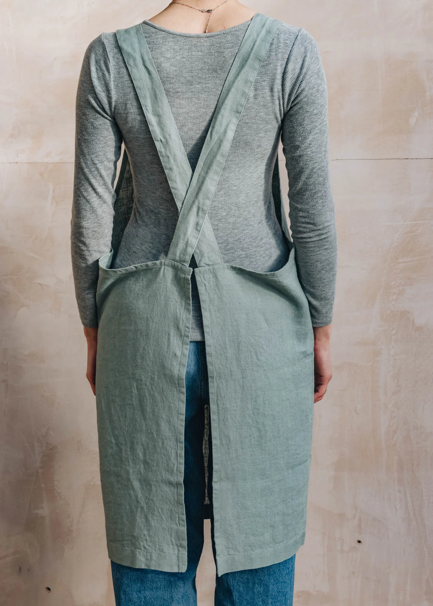 Green Milieu Linen Crossback Apron - Image 2