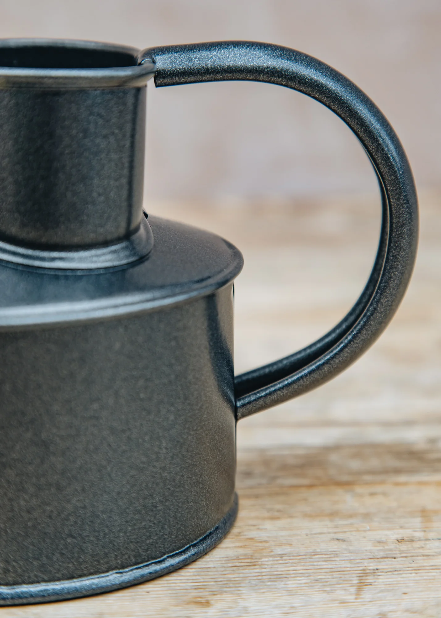 Fazely Flow Watering Can in Graphite, 1pt - Image 3