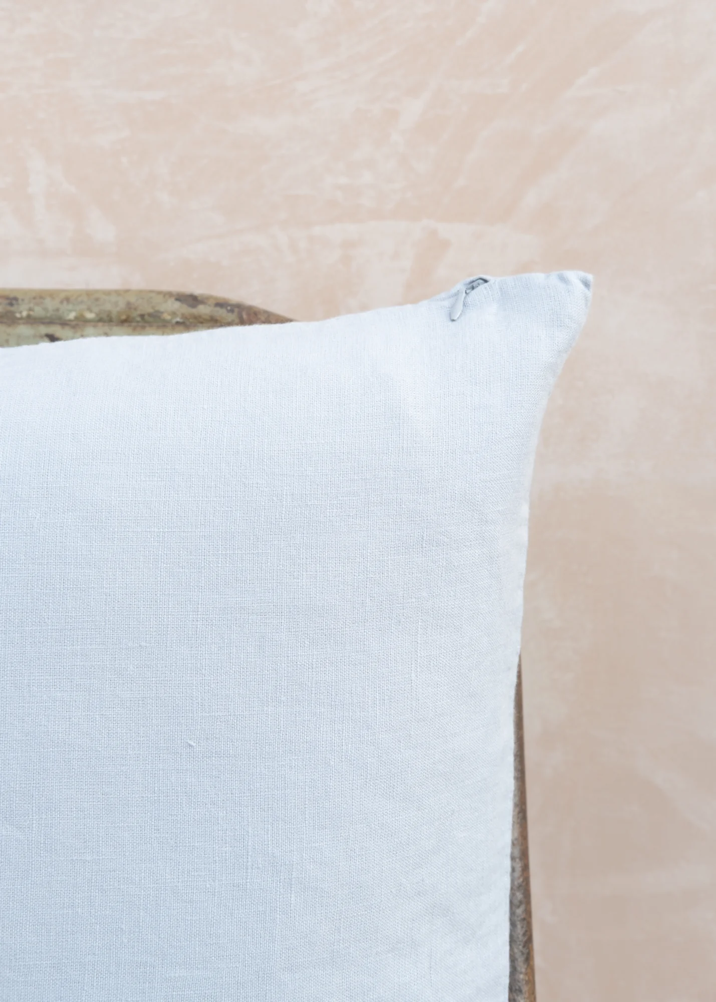 Sunshine Linen Cushion in Heavenly, 50cm x 50cm - Image 2