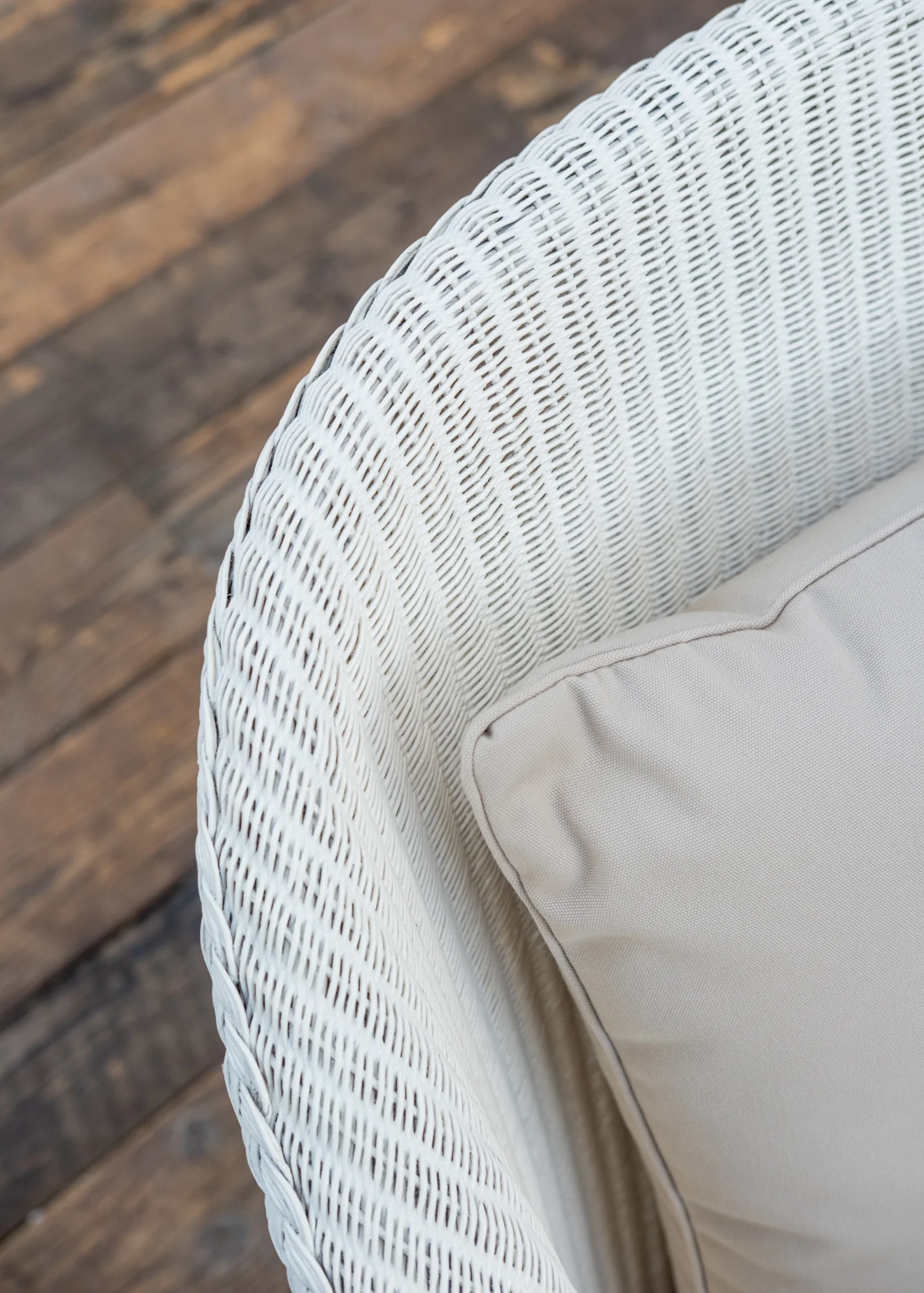 Lounge Chair in Snow White with Cushion - Image 6