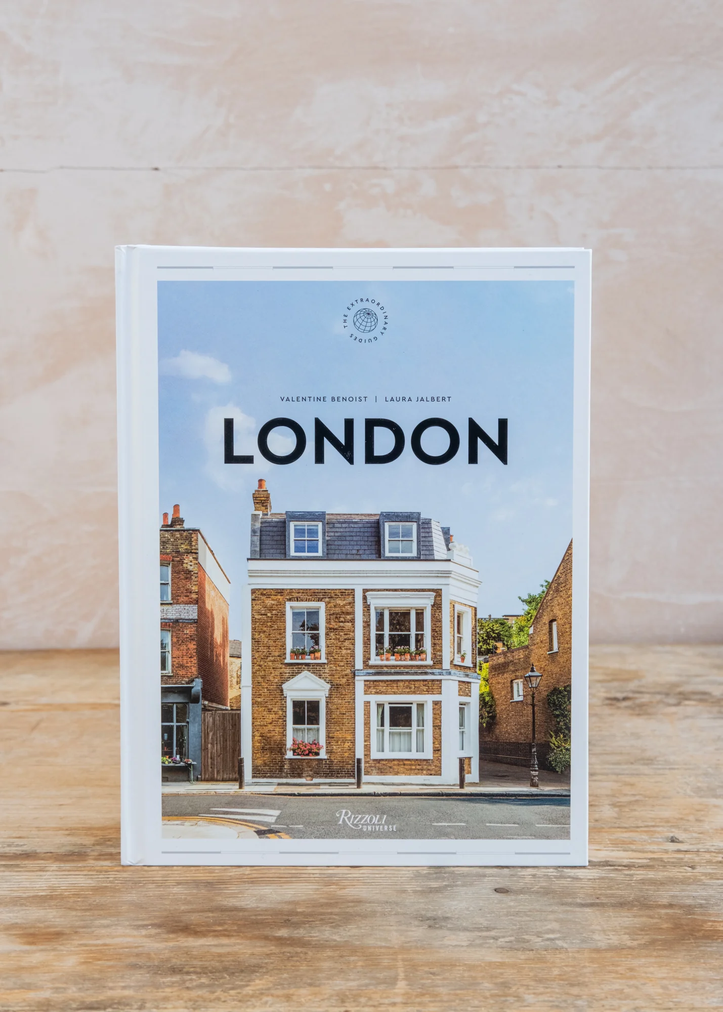 London – The Extraordinary Guide: An Insider Tour of Art, Food, and Culture 