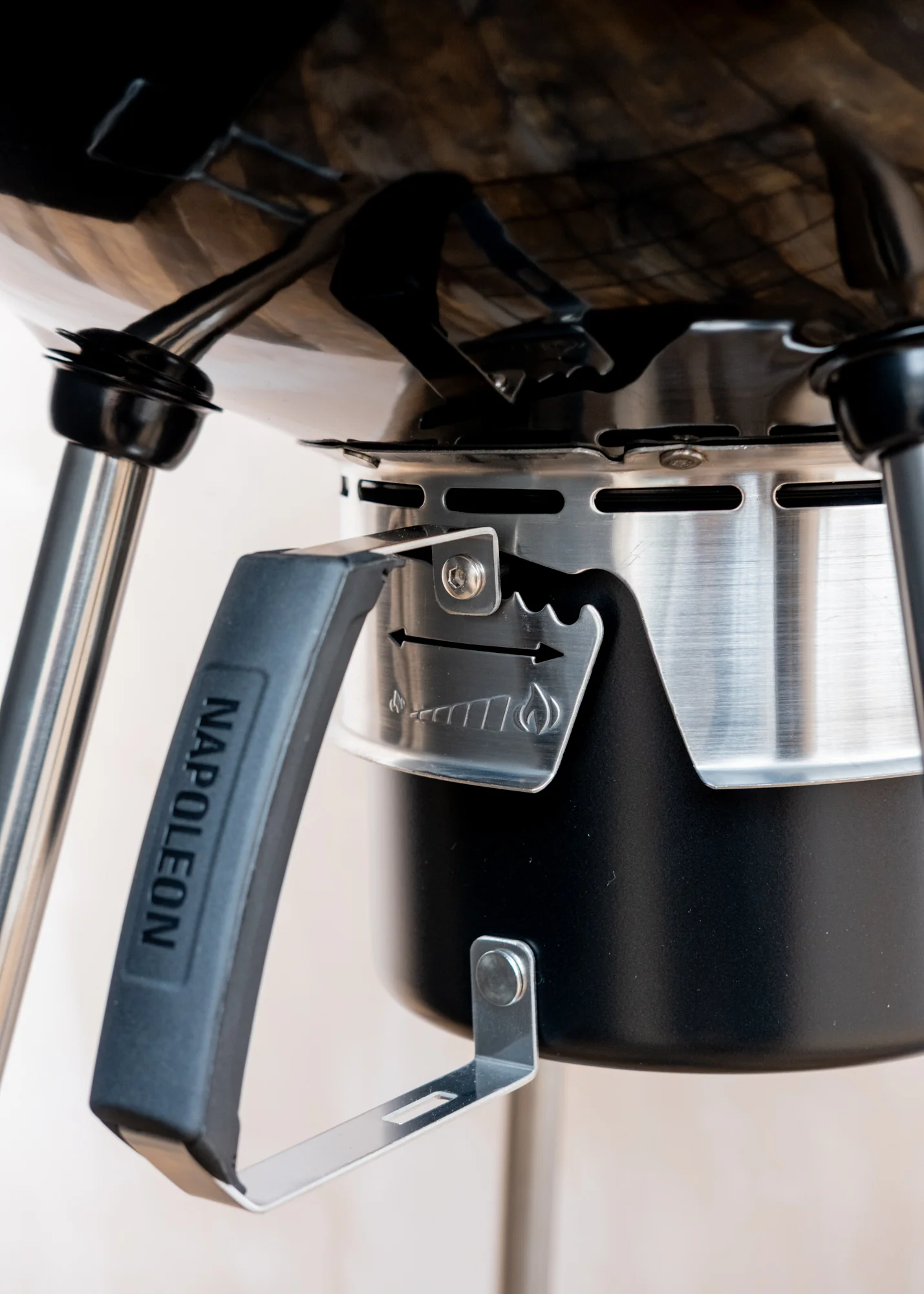 Premium 22 Charcoal Kettle Barbecue - Image 6