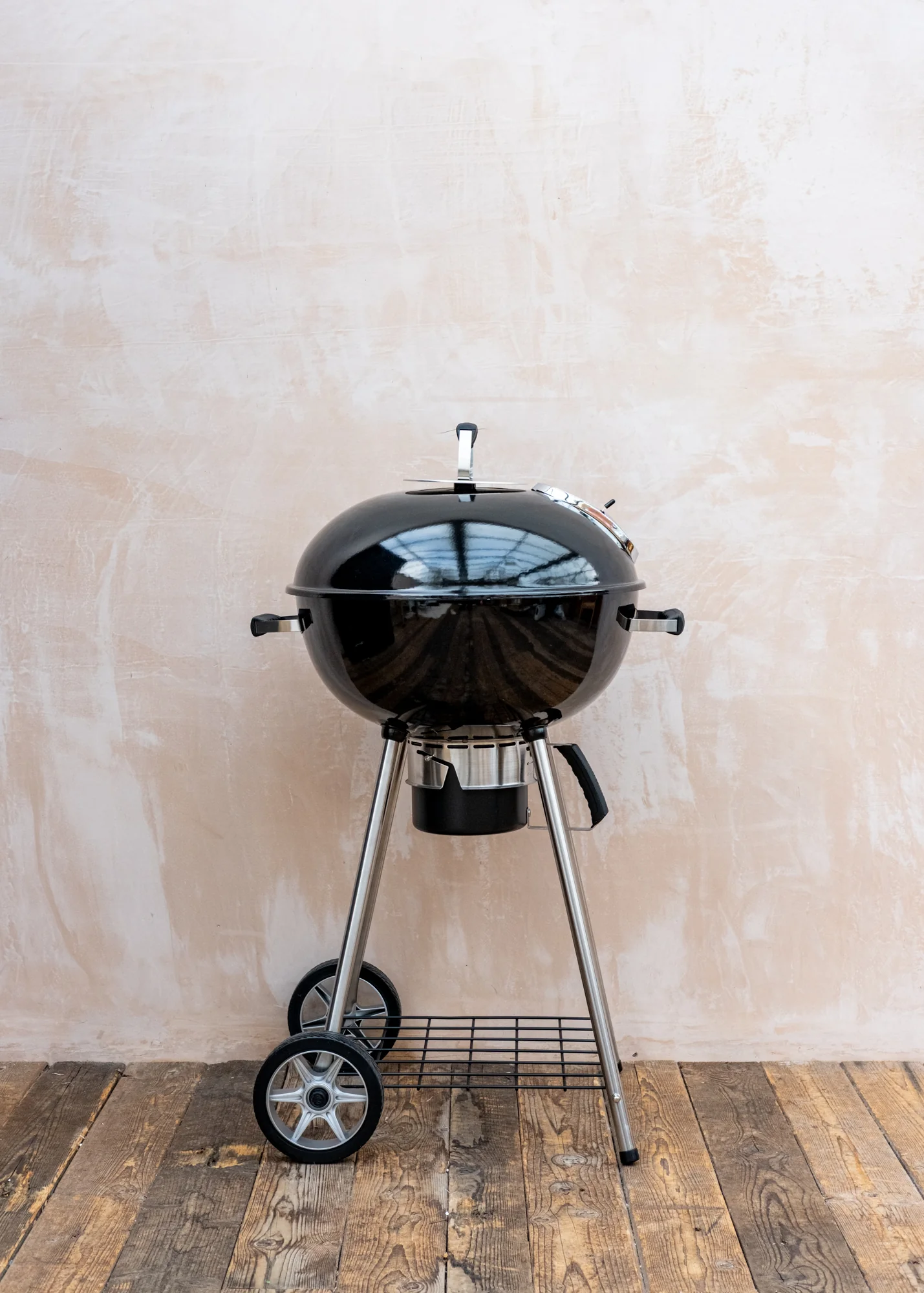 Premium 22 Charcoal Kettle Barbecue - Image 7