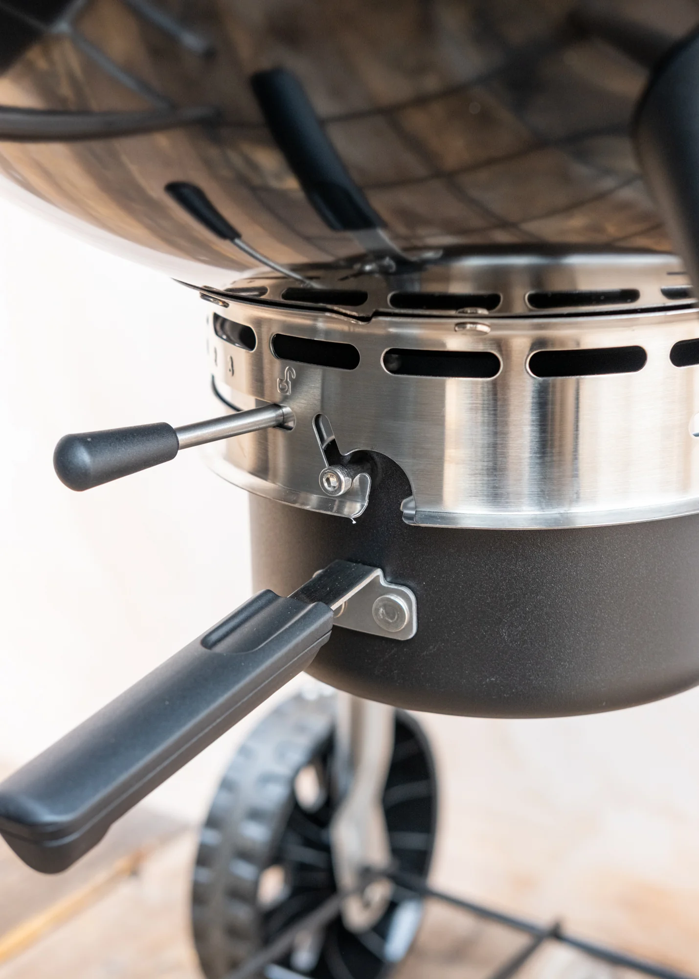 Professional Charcoal Kettle Barbecue, 57cm - Image 9