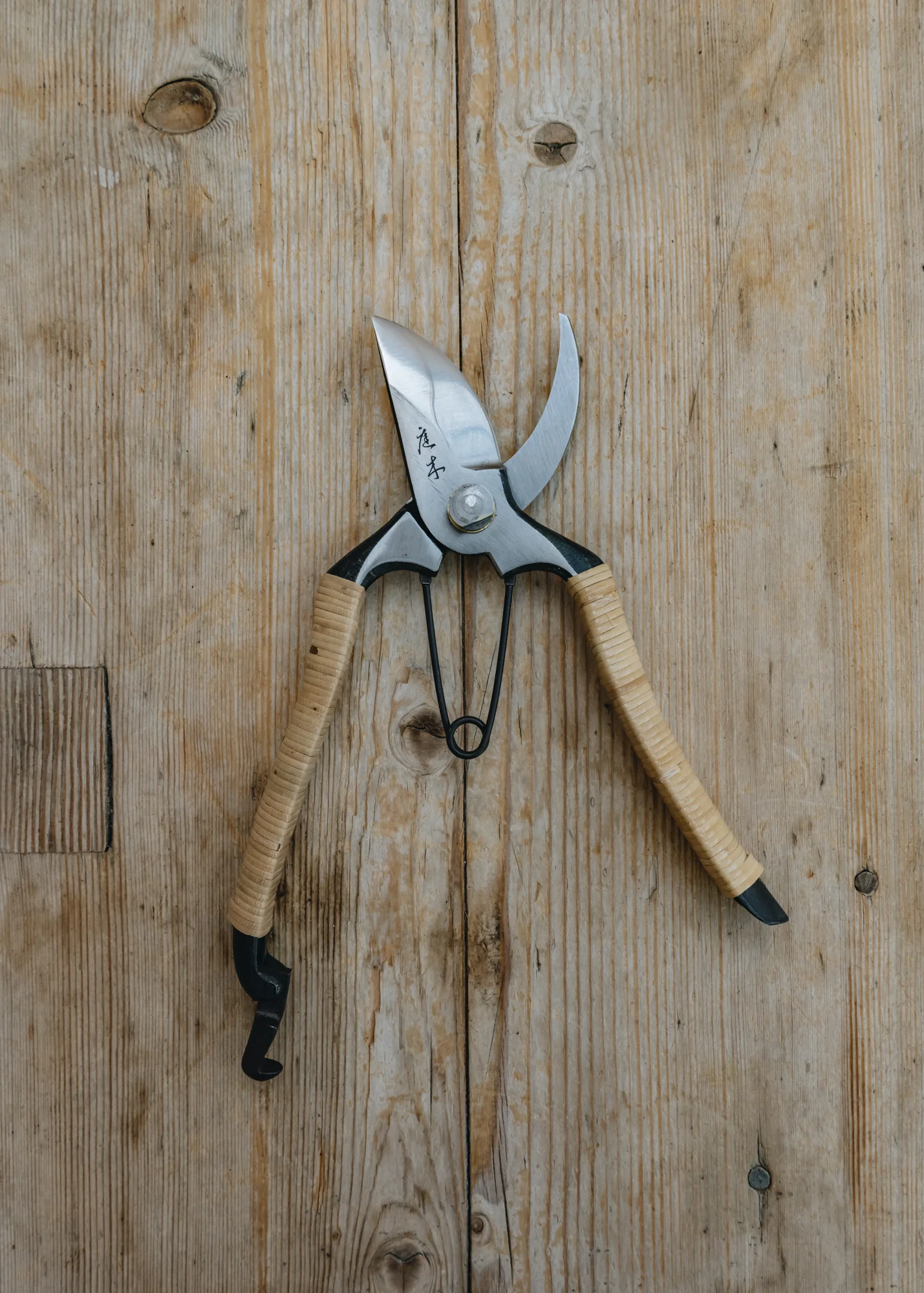 Rattan S-Type Secateurs - Image 3