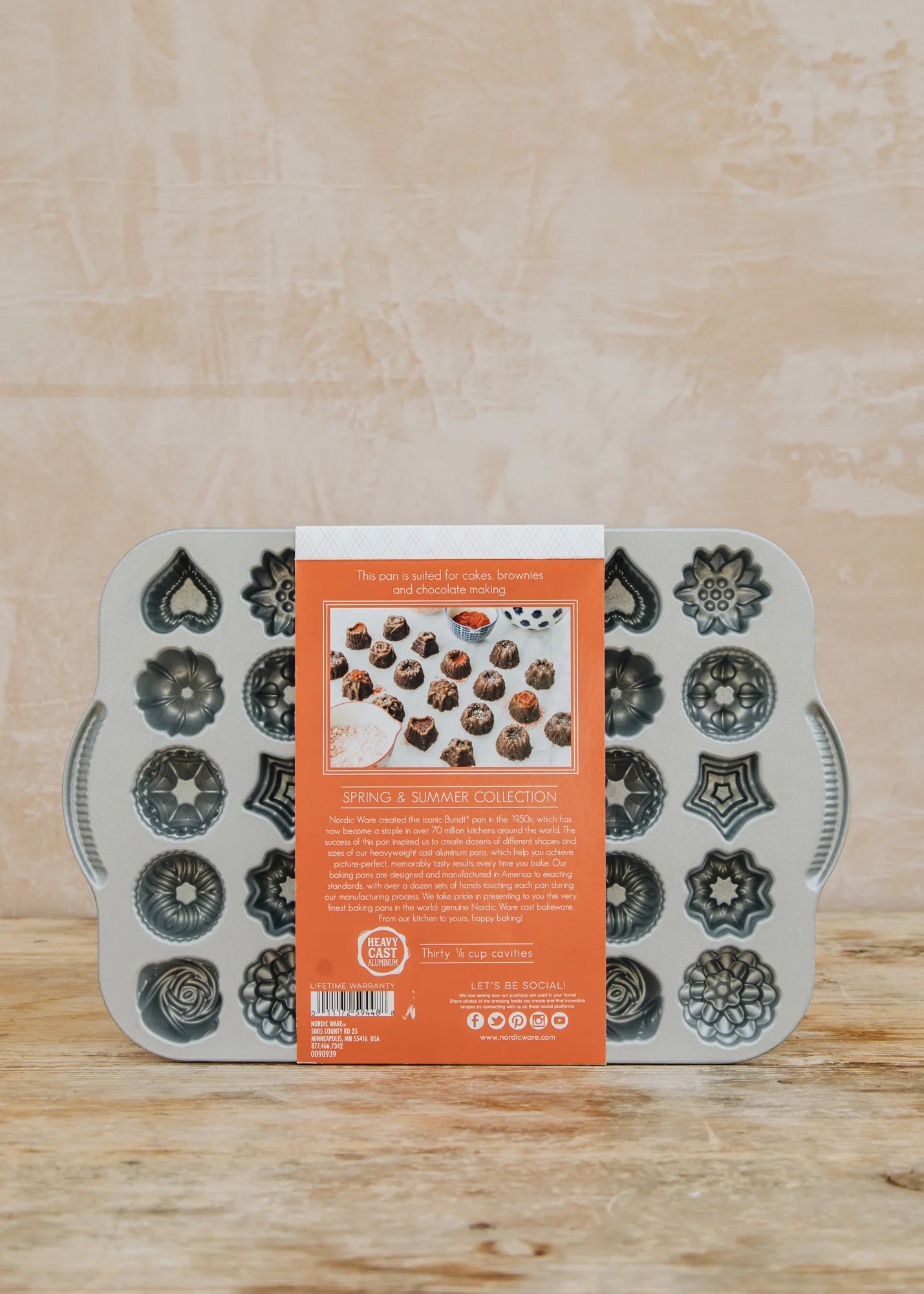 Teacakes and Candies Bundt Pan - Image 2