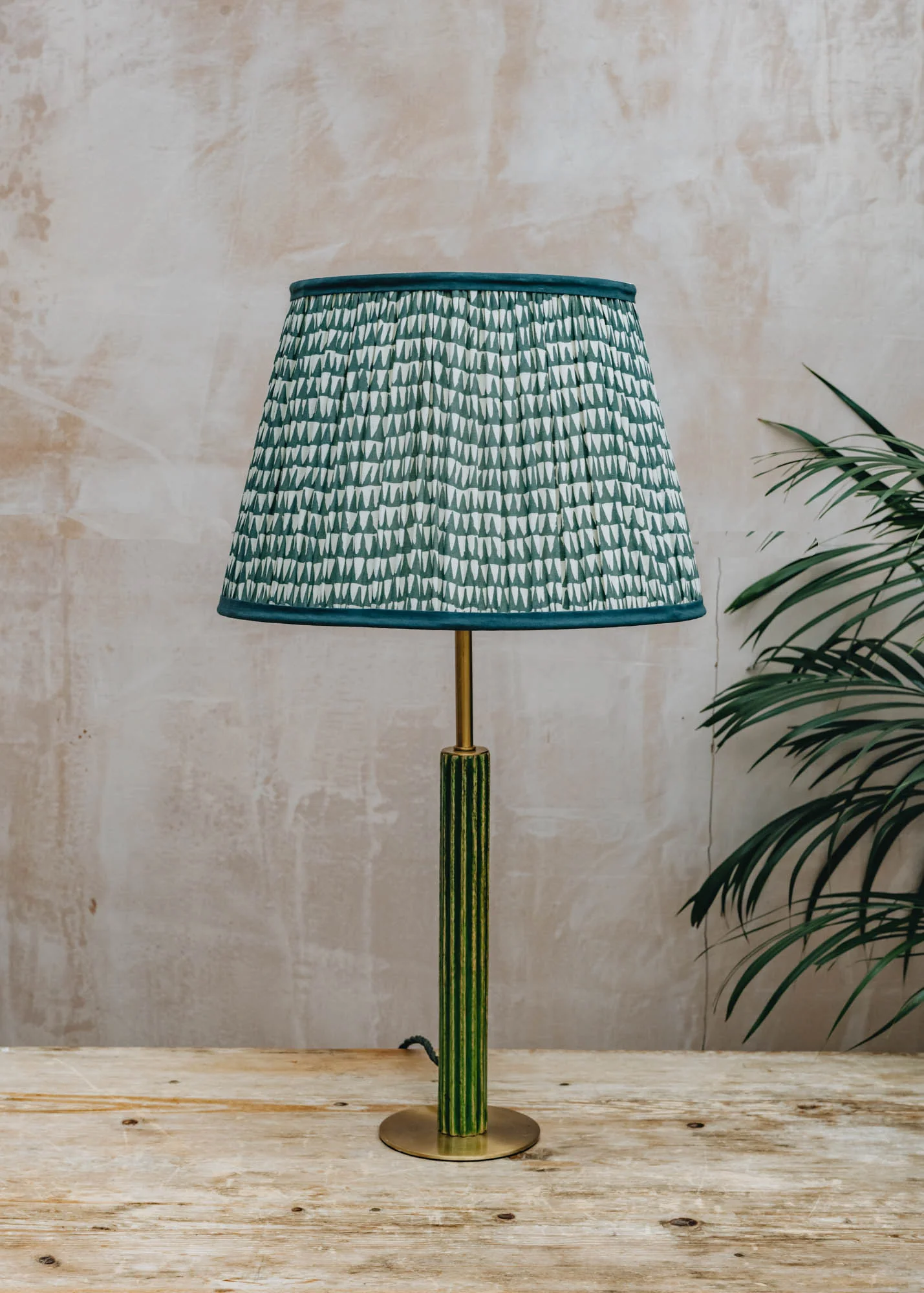 Oscar Table Lamp in Green - Image 2