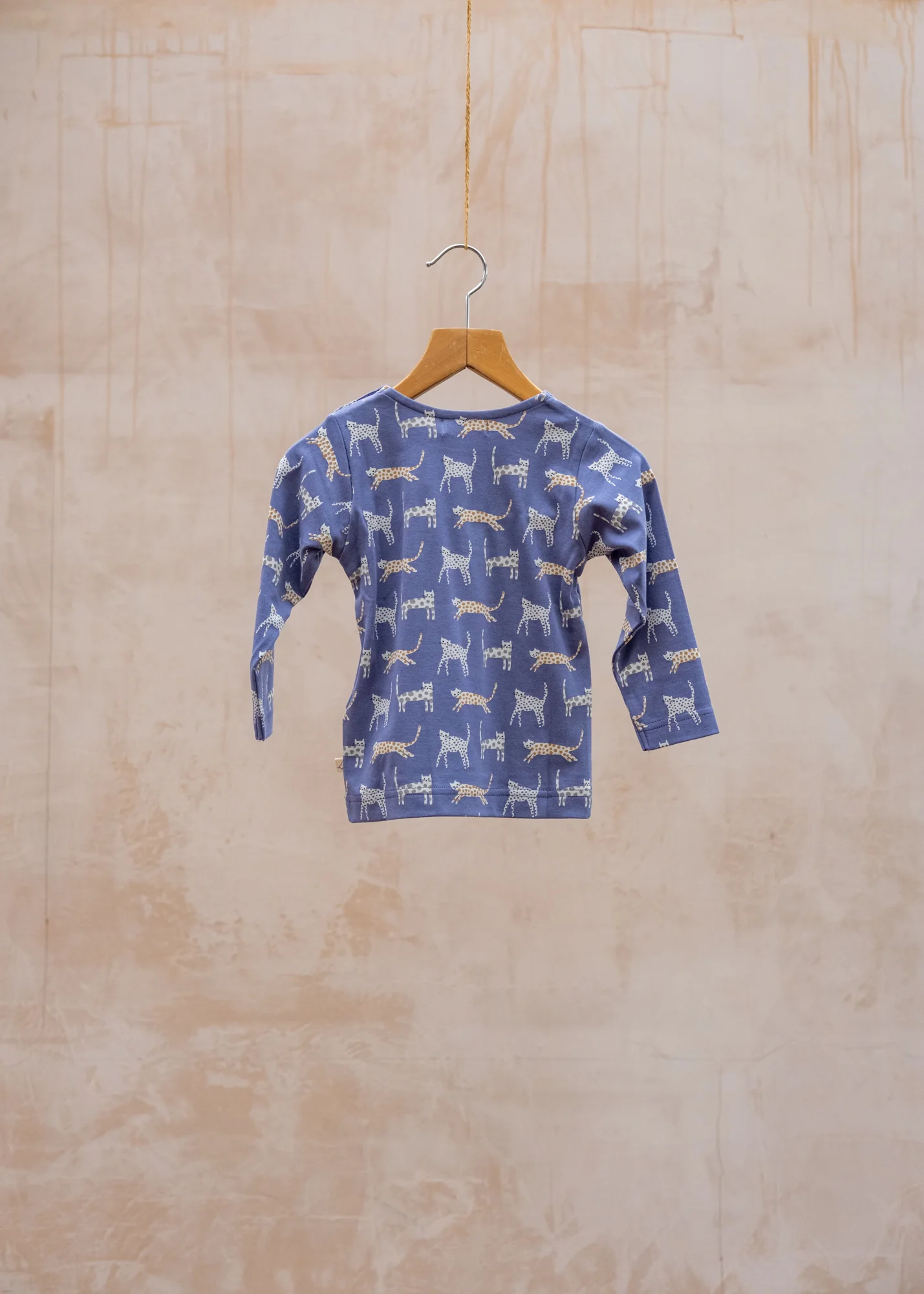 T-Shirt in Cats Blue - Image 2