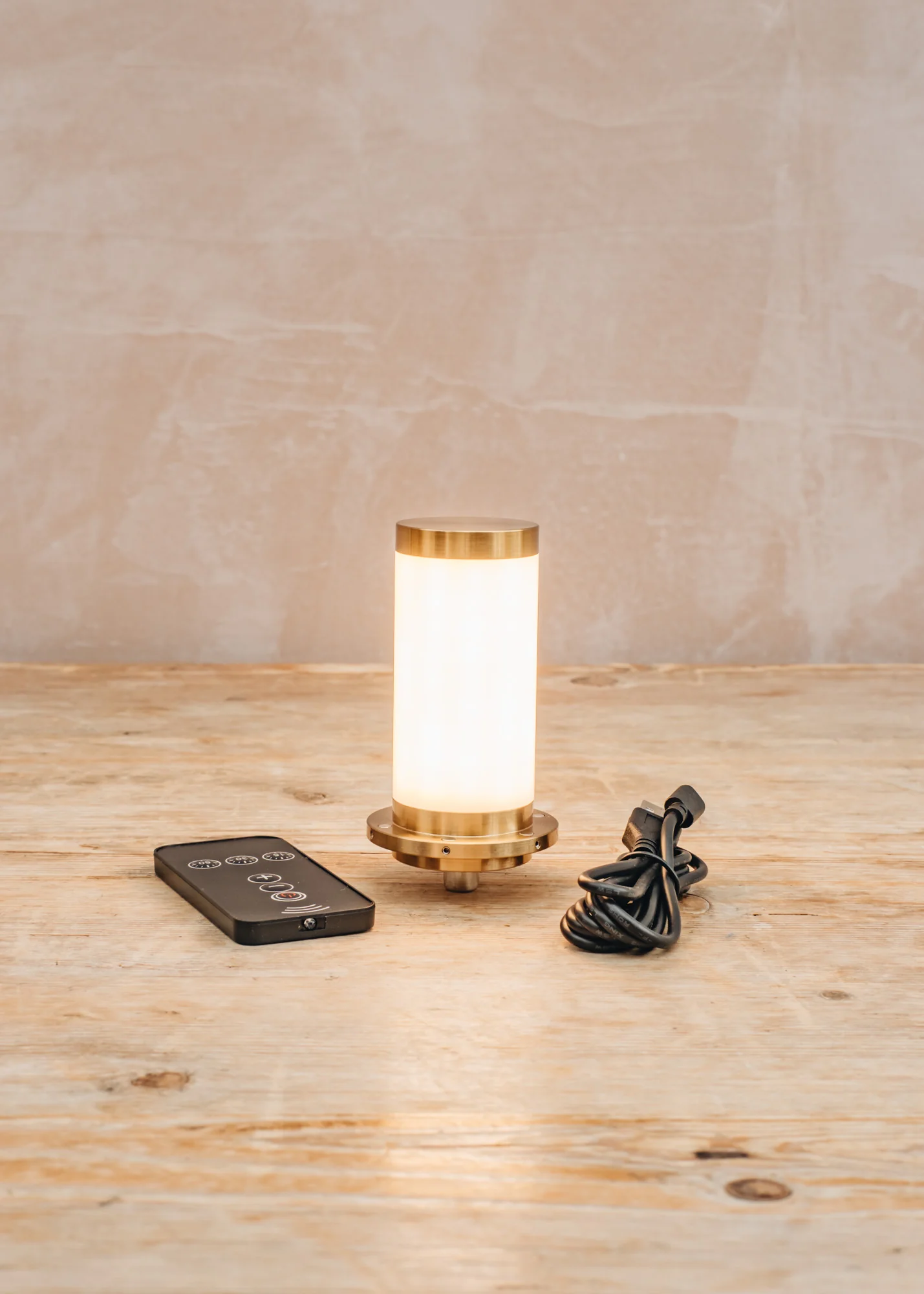 Valentin Rechargeable Lamp in Brass - Image 4