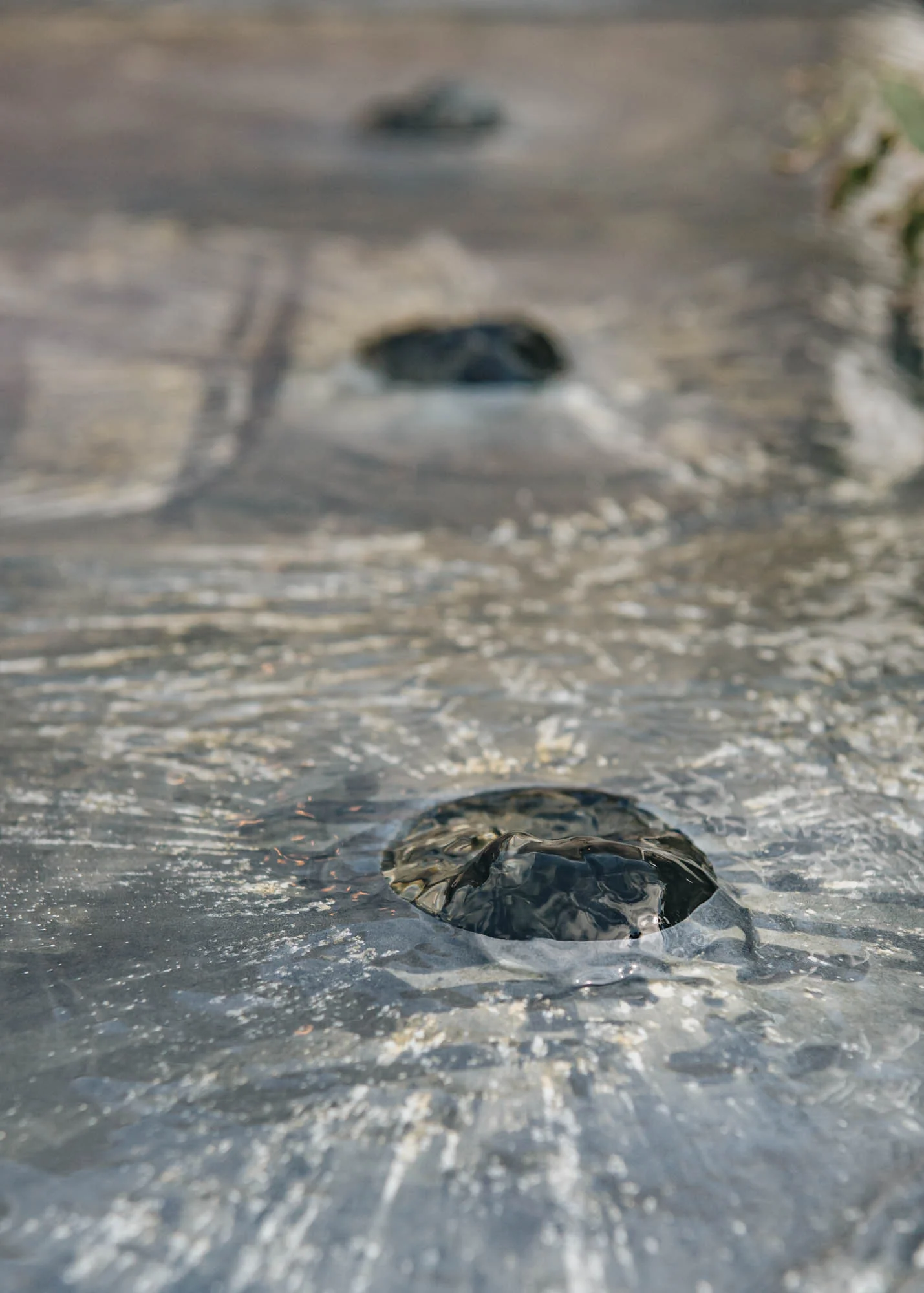 Qube Slim Zinc Water Feature - Image 2