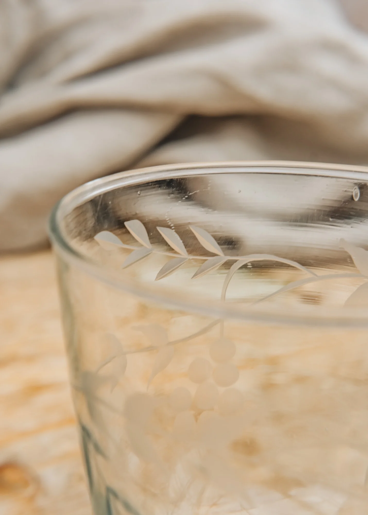 Rambling Vine Etched Wine Glass - Image 2