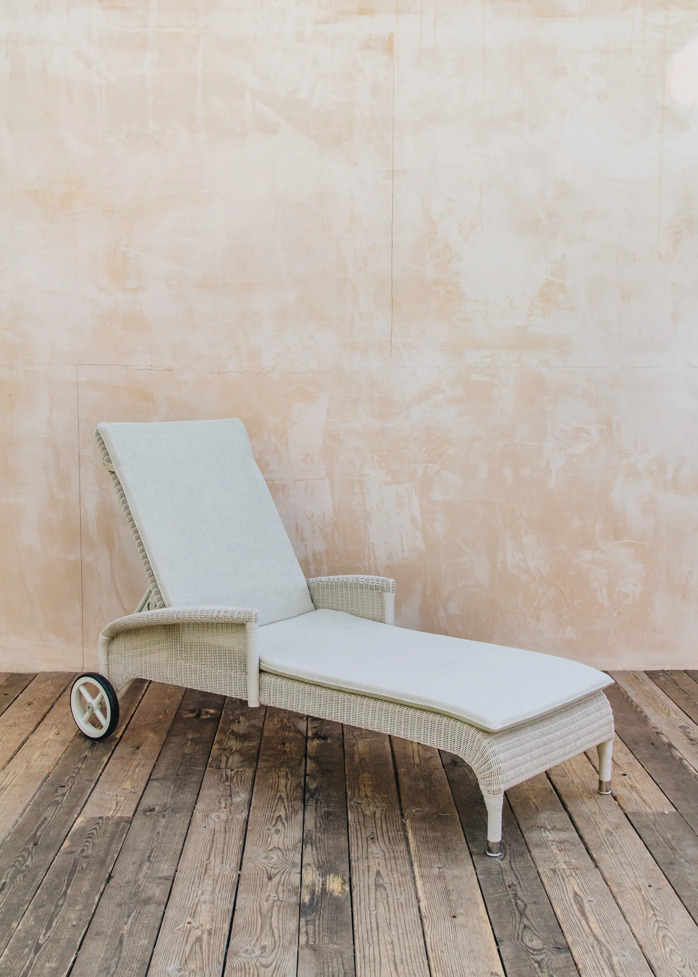 Safi Sun Lounger with Arms and Cushion