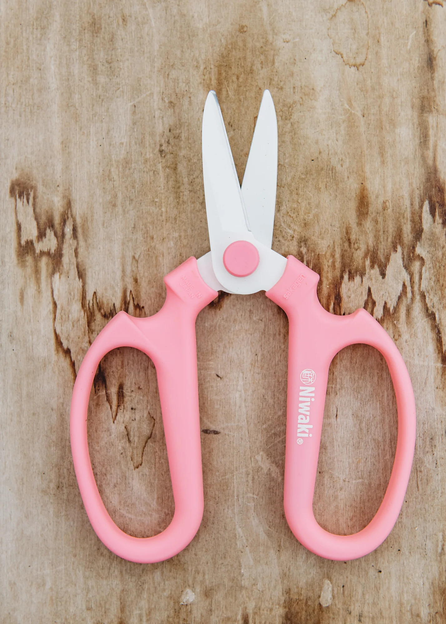 Sakagen Flower Scissors in Pink - Image 2
