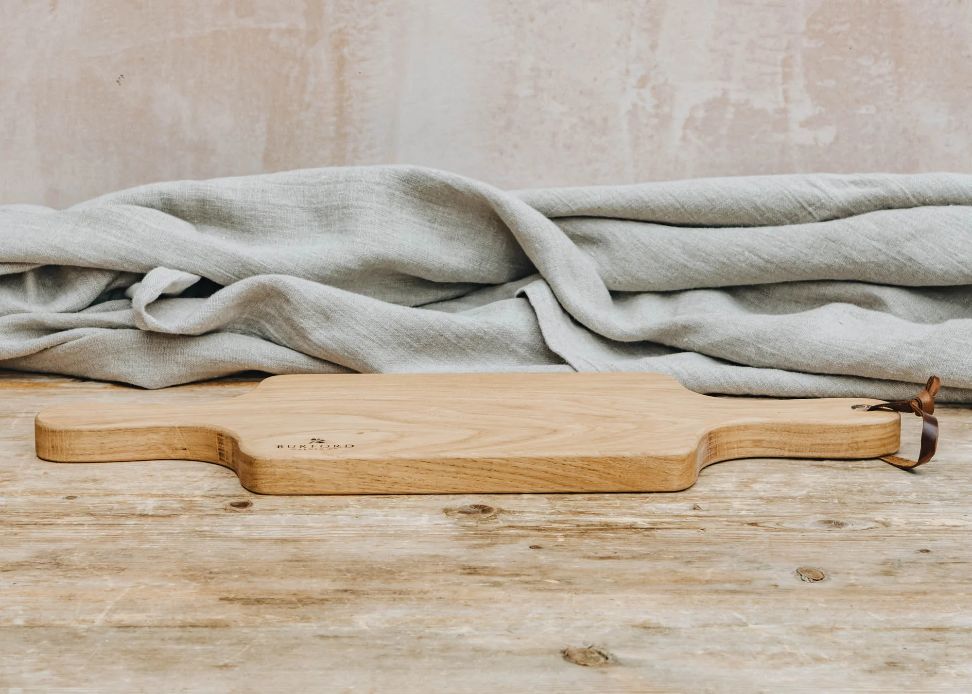 Small Double Handled Oak Cheese Board - Image 2