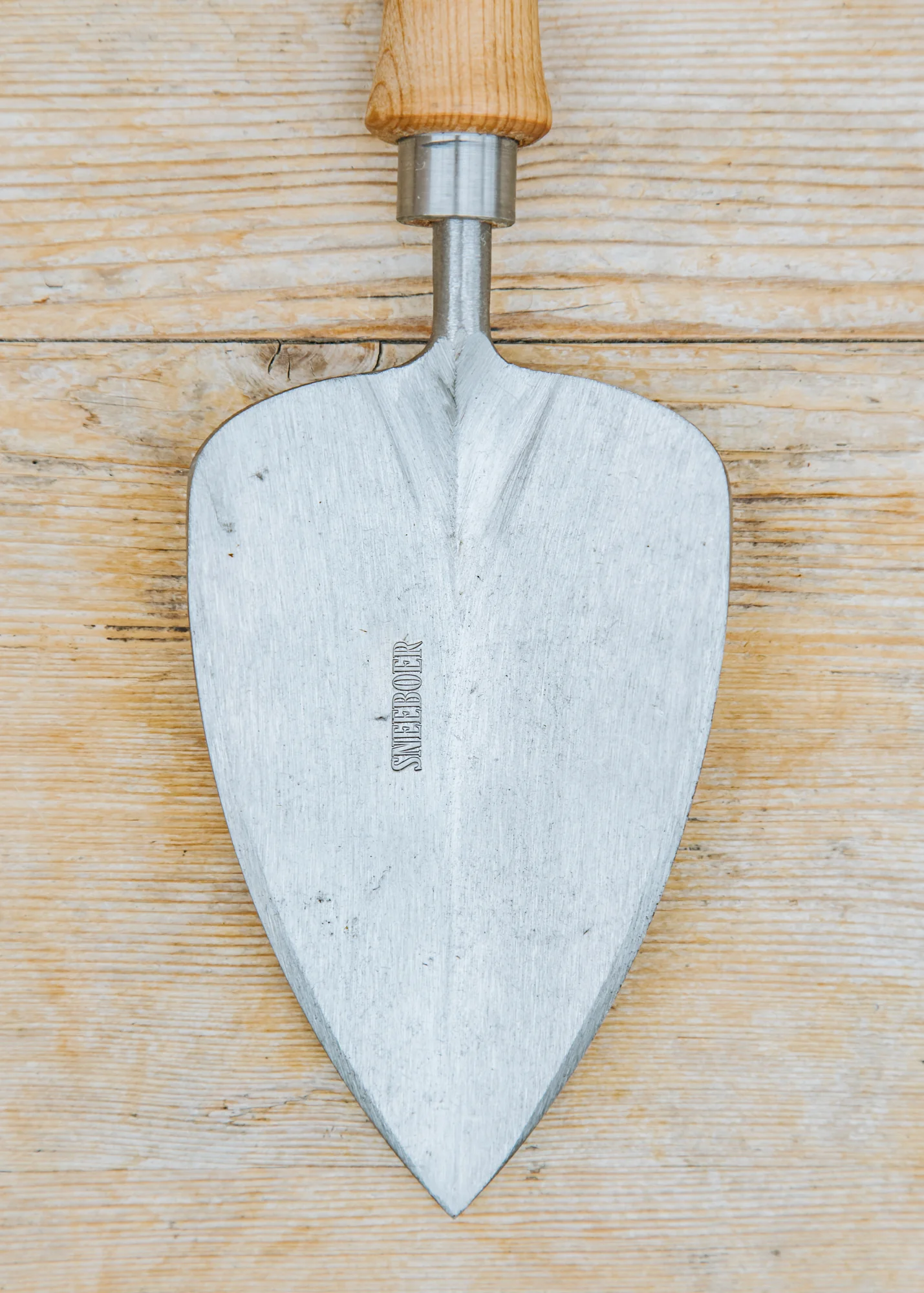 Transplanting Trowel with Cherry Handle - Image 2
