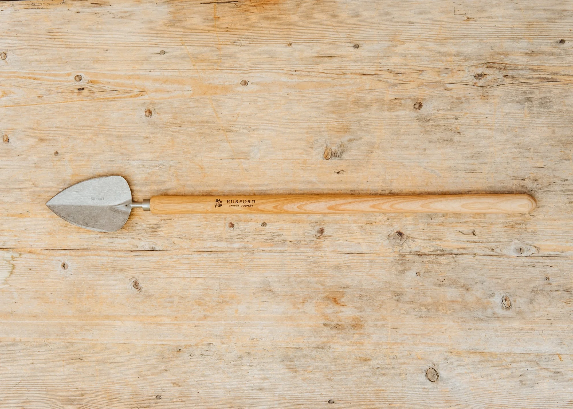 Transplanting Trowel with Shaped Handle