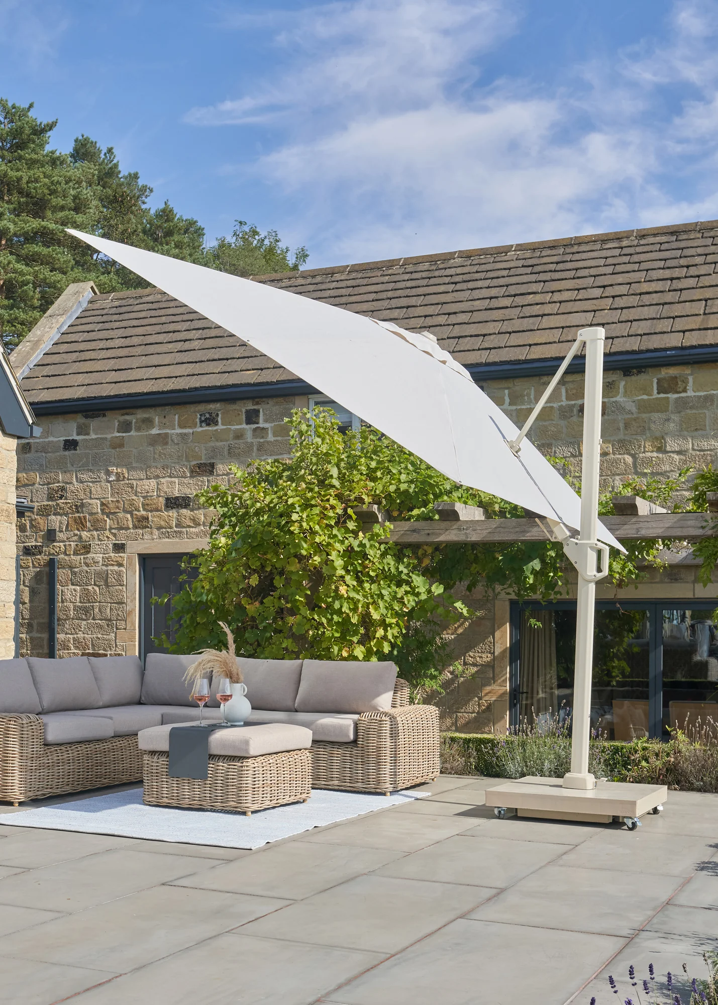 Square T2 Challenger Free Arm, Cantilever Parasol in Sandstone and Champagne, 3m - Image 2