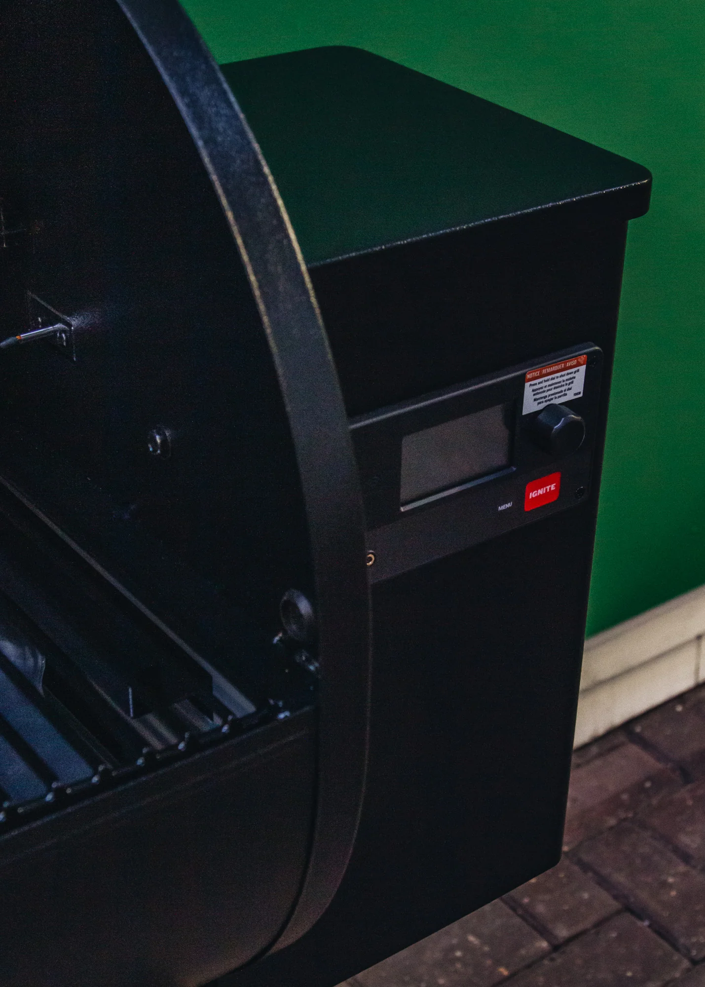 Pro 575 Wood Pellet Grill in Black - Image 4