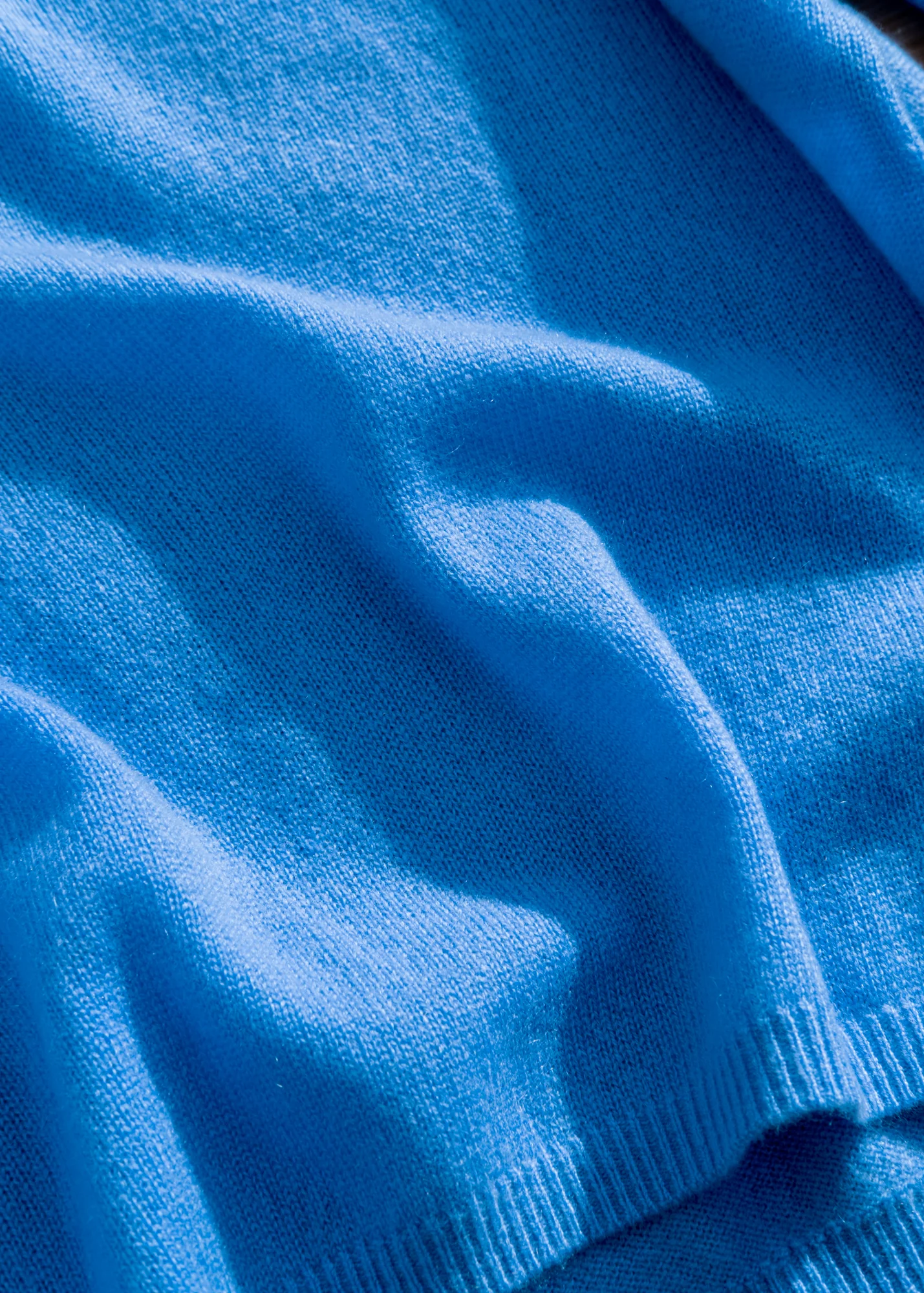 Katij Relaxed Fit V-Neck Jumper in Déjà Vu Blue - Image 3