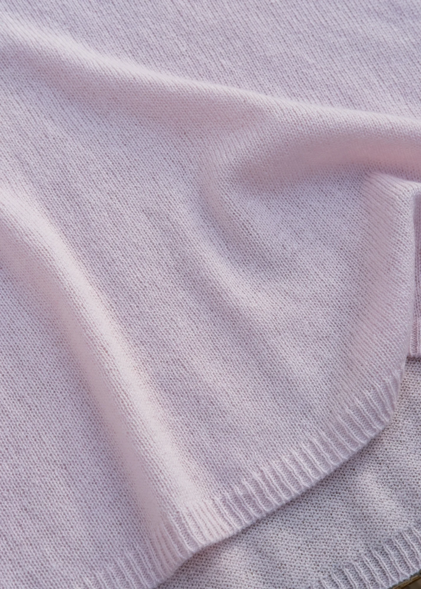Katij Relaxed Fit V-Neck Jumper in Misty Pink - Image 3