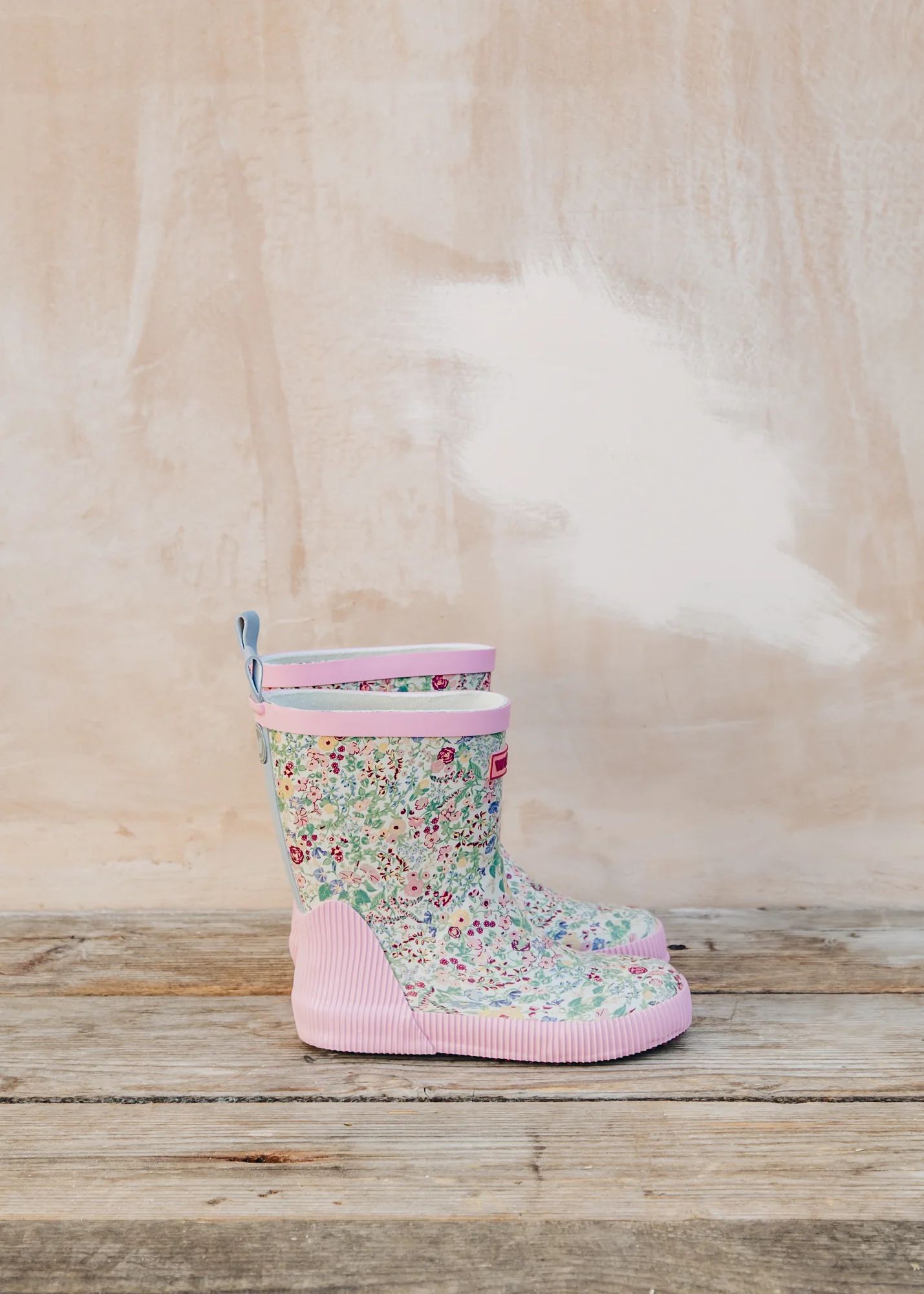 Rubber Welly Boots in Cool Sky Flowers