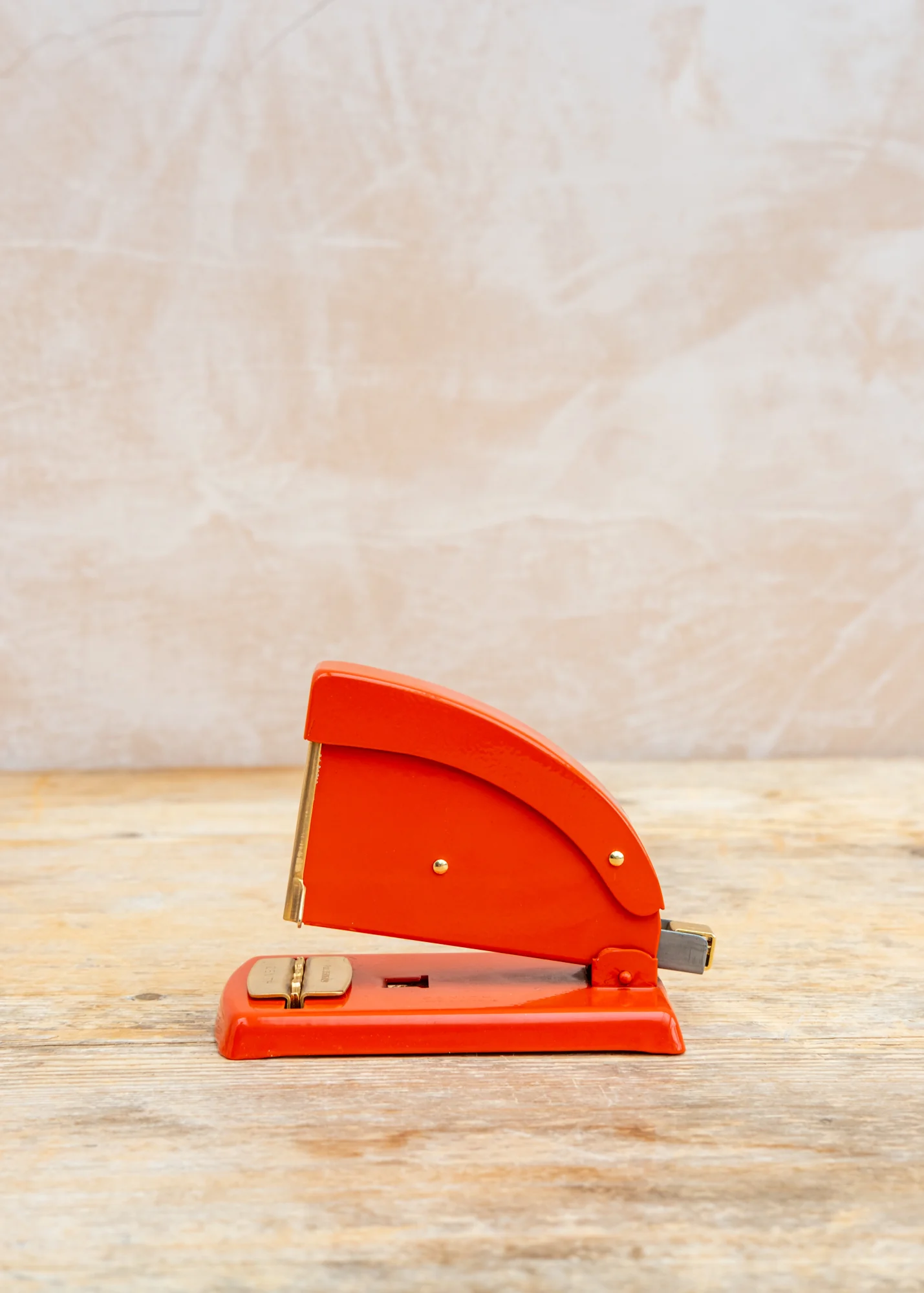 Stapler 520 in Orange/Gold - Image 2